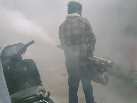 नगलि रजापुर एवम् नगलि एमसीडी स्कूल में एंटी मलेरिया फॉगिंग — 4
