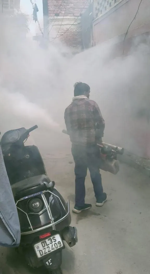 नगलि रजापुर एवम् नगलि एमसीडी स्कूल में एंटी मलेरिया फॉगिंग — तस्वीर 4 में से 6