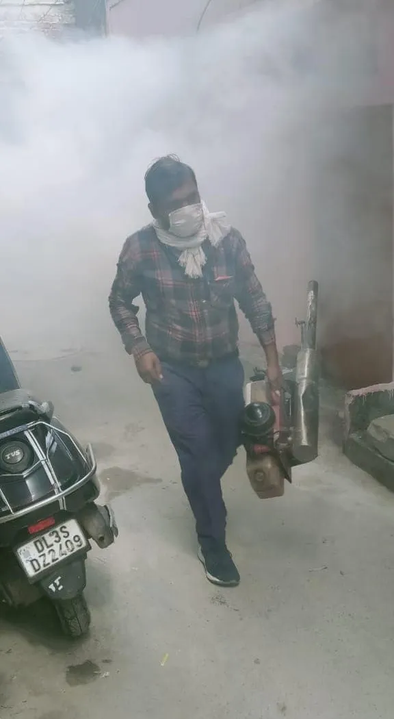 नगलि रजापुर एवम् नगलि एमसीडी स्कूल में एंटी मलेरिया फॉगिंग — तस्वीर 5 में से 6