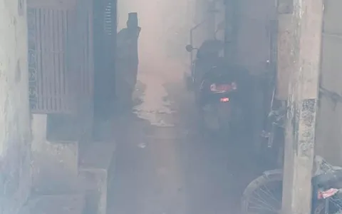 सिद्धार्थ बस्ती, MCD स्कूल और सिद्धार्थ बस्ती मंदिर में एंटी मलेरिया फॉगिंग