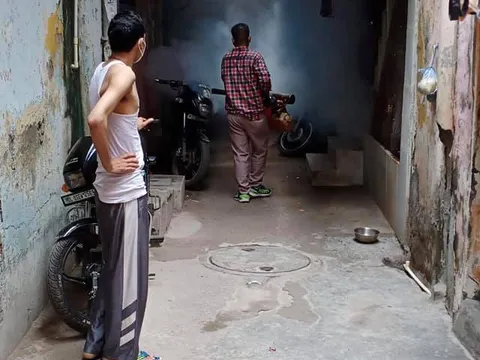 सिद्धार्थ बस्ती, MCD स्कूल और सिद्धार्थ बस्ती मंदिर में एंटी मलेरिया फॉगिंग — 4