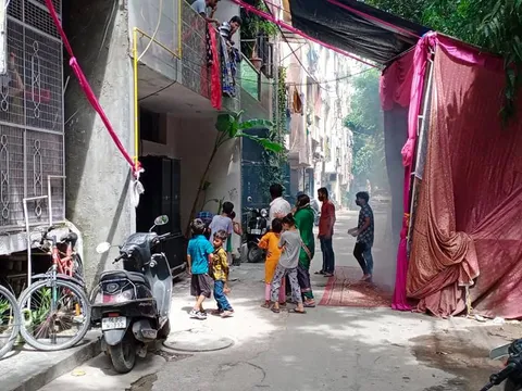 सिद्धार्थ बस्ती, MCD स्कूल और सिद्धार्थ बस्ती मंदिर में एंटी मलेरिया फॉगिंग — 5