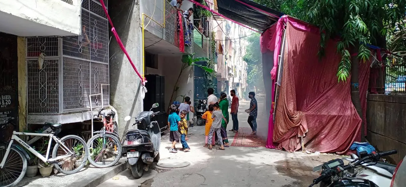 सिद्धार्थ बस्ती, MCD स्कूल और सिद्धार्थ बस्ती मंदिर में एंटी मलेरिया फॉगिंग — तस्वीर 5 में से 6