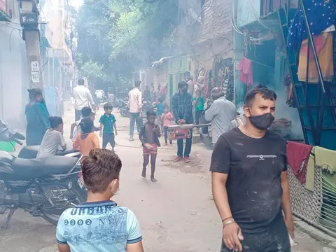 सिद्धार्थ बस्ती, MCD स्कूल और सिद्धार्थ बस्ती मंदिर में एंटी मलेरिया फॉगिंग — 6