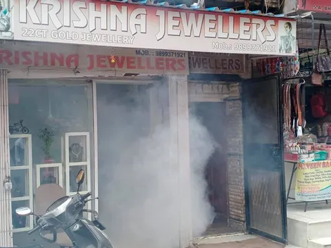 भगवान नगर चौक की मार्किट व जीवन नगर में एंटी मलेरिया फॉगिंग — 4