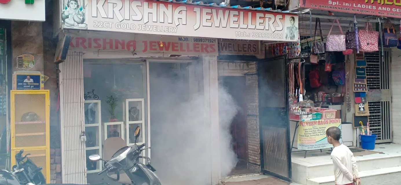 भगवान नगर चौक की मार्किट व जीवन नगर में एंटी मलेरिया फॉगिंग — तस्वीर 4 में से 14