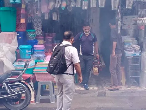 भगवान नगर चौक की मार्किट व जीवन नगर में एंटी मलेरिया फॉगिंग — 5