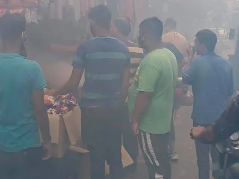 भगवान नगर चौक की मार्किट व जीवन नगर में एंटी मलेरिया फॉगिंग — 6