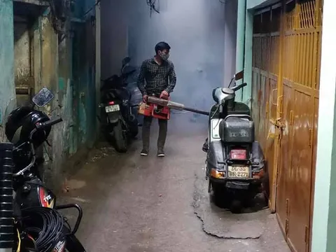 भगवान नगर चौक की मार्किट व जीवन नगर में एंटी मलेरिया फॉगिंग — 7