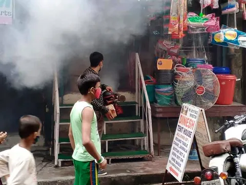 भगवान नगर चौक की मार्किट व जीवन नगर में एंटी मलेरिया फॉगिंग — 8