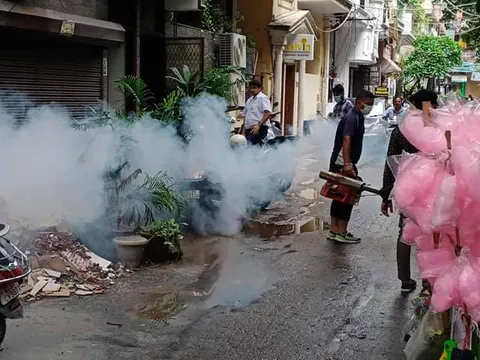 भगवान नगर चौक की मार्किट व जीवन नगर में एंटी मलेरिया फॉगिंग — 11