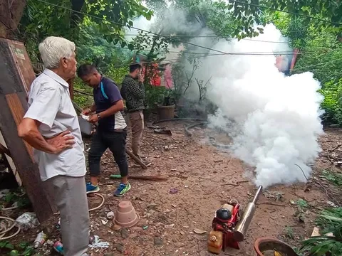 भगवान नगर चौक की मार्किट व जीवन नगर में एंटी मलेरिया फॉगिंग — 14