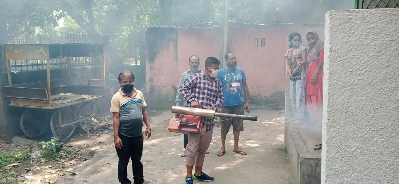 सनलाइट कॉलोनी–2 व मद्रासी कॉलोनी में एंटी मलेरिया फॉगिंग — तस्वीर 7 में से 11