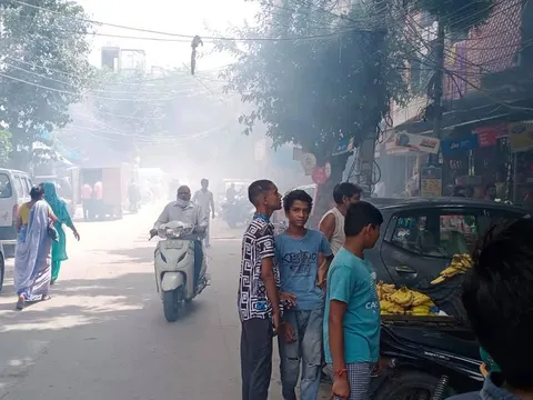 सनलाइट कॉलोनी–2 व मद्रासी कॉलोनी में एंटी मलेरिया फॉगिंग — 11