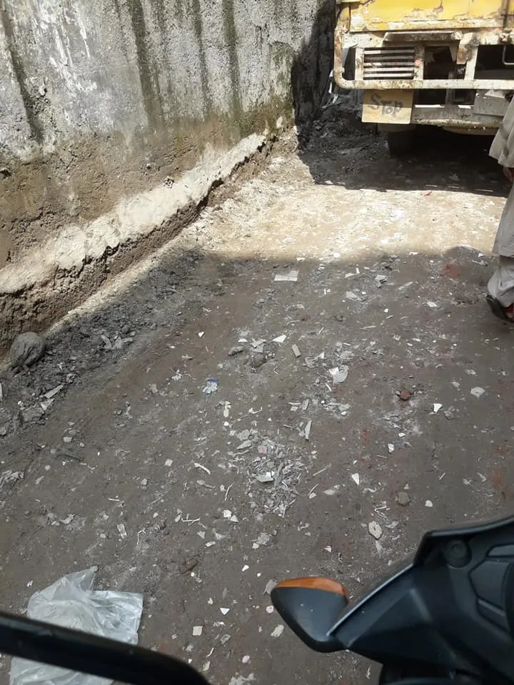 सराय काले खां रेलवे लाइन व खेड़ा देवी मंदिर रोड पर जमा मलबे की सफाई — तस्वीर 1 में से 1