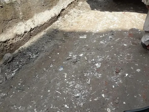 सराय काले खां रेलवे लाइन व खेड़ा देवी मंदिर रोड पर जमा मलबे की सफाई