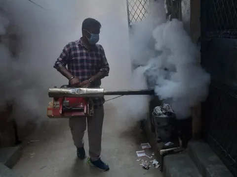 सनलाइट कॉलोनी–1 व वाल्मिकी कॉलोनी में एंटी मलेरिया फॉगिंग — 4