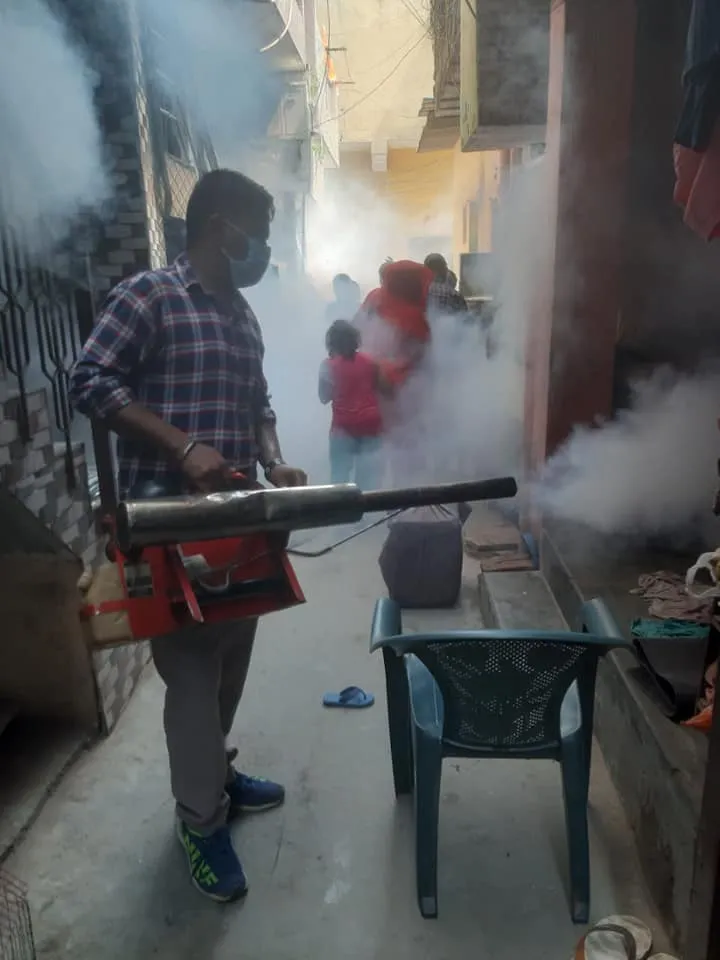 सनलाइट कॉलोनी–1 व वाल्मिकी कॉलोनी में एंटी मलेरिया फॉगिंग — तस्वीर 8 में से 18