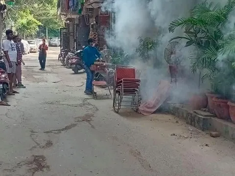 सनलाइट कॉलोनी–1 व वाल्मिकी कॉलोनी में एंटी मलेरिया फॉगिंग — 12