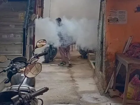 सनलाइट कॉलोनी–1 व वाल्मिकी कॉलोनी में एंटी मलेरिया फॉगिंग — 14