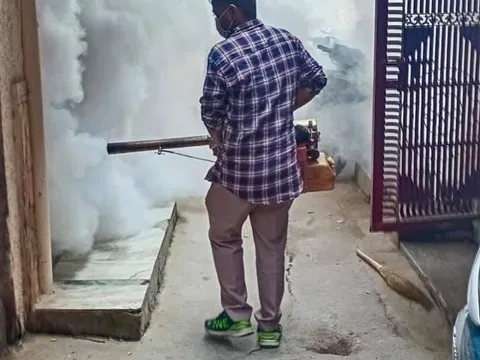 सनलाइट कॉलोनी–1 व वाल्मिकी कॉलोनी में एंटी मलेरिया फॉगिंग — 16