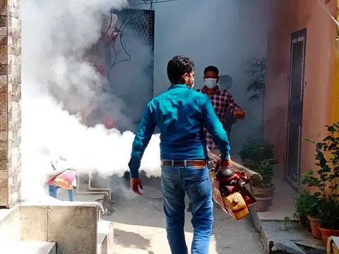 सनलाइट कॉलोनी–1 व वाल्मिकी कॉलोनी में एंटी मलेरिया फॉगिंग — 18