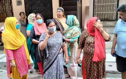 आश्रम सब्ज़ी मंडी (80 गज) की धर्मशाला में दौरा