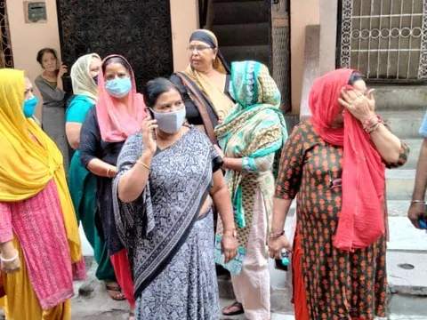 आश्रम सब्ज़ी मंडी (80 गज) की धर्मशाला में दौरा