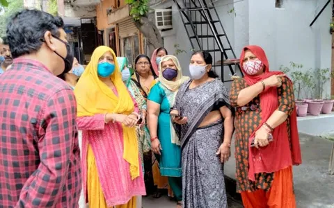 आश्रम सब्ज़ी मंडी (80 गज) की धर्मशाला में दौरा