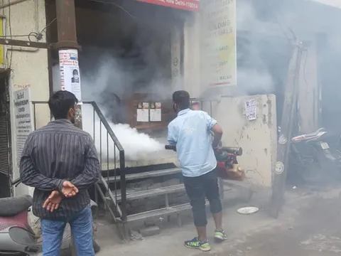शालीमार पंजाबी कॉलोनी में एंटी मलेरिया फॉगिंग — 4