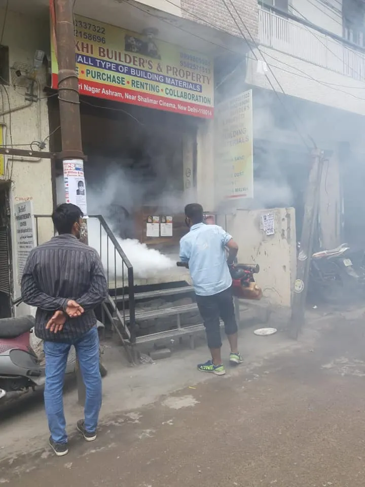 शालीमार पंजाबी कॉलोनी में एंटी मलेरिया फॉगिंग — तस्वीर 4 में से 9