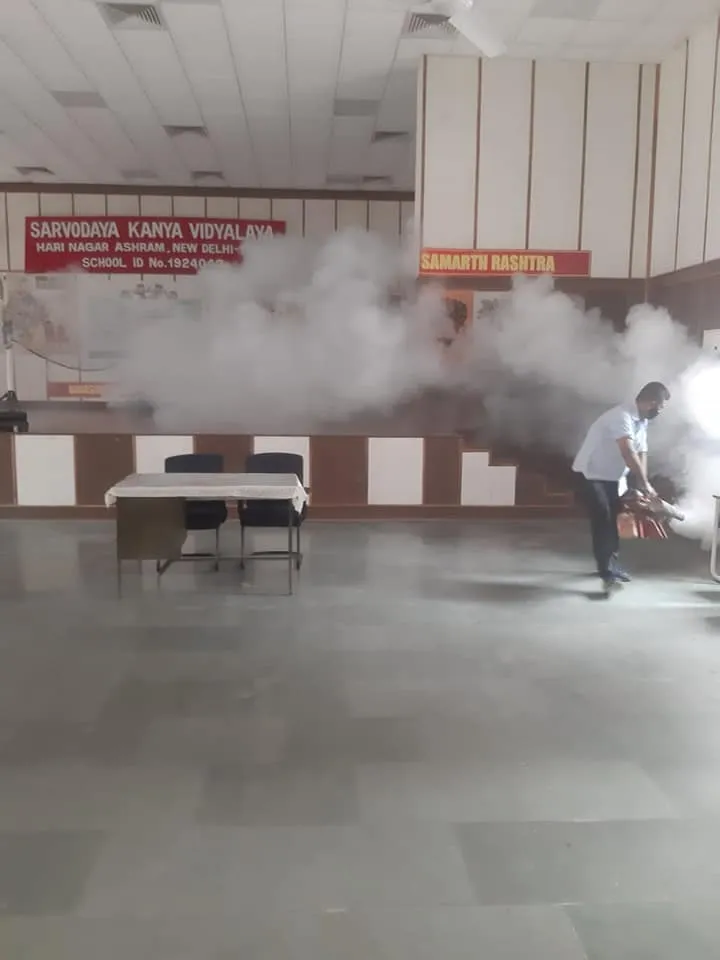 शालीमार पंजाबी कॉलोनी में एंटी मलेरिया फॉगिंग — तस्वीर 5 में से 9