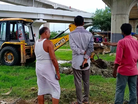 बेहलोलपुर झुग्गी बस्ती में JCB से जलभराव की समस्या दूर — 2