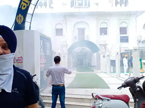 सनलाईट कॉलोनी – 1 के बाला साहेब गुरुद्वारा क्षेत्र में एंटी मलेरिया फॉगिंग