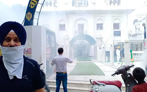 सनलाईट कॉलोनी – 1 के बाला साहेब गुरुद्वारा क्षेत्र में एंटी मलेरिया फॉगिंग