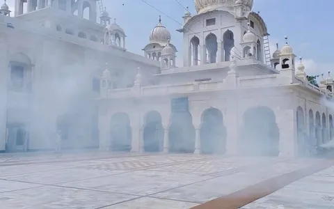 सनलाईट कॉलोनी – 1 के बाला साहेब गुरुद्वारा क्षेत्र में एंटी मलेरिया फॉगिंग