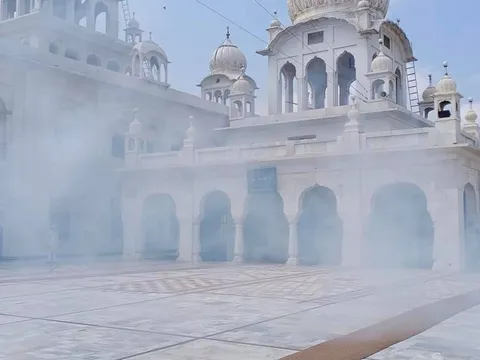 सनलाईट कॉलोनी – 1 के बाला साहेब गुरुद्वारा क्षेत्र में एंटी मलेरिया फॉगिंग — 2