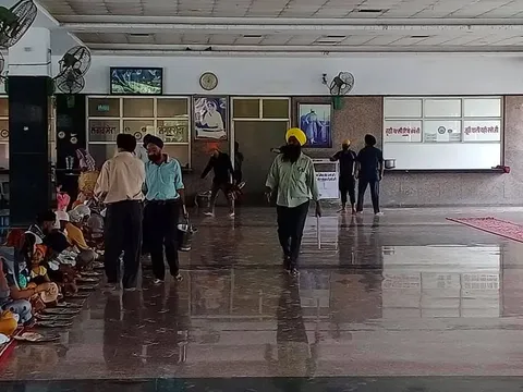 सनलाईट कॉलोनी – 1 के बाला साहेब गुरुद्वारा क्षेत्र में एंटी मलेरिया फॉगिंग — 5