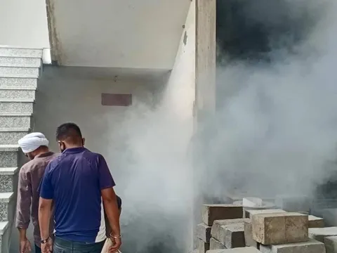 सनलाईट कॉलोनी – 1 के बाला साहेब गुरुद्वारा क्षेत्र में एंटी मलेरिया फॉगिंग — 6
