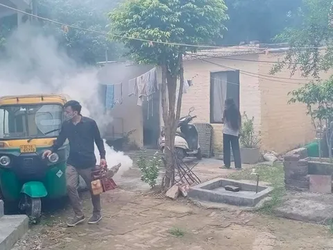 सनलाईट कॉलोनी – 1 के बाला साहेब गुरुद्वारा क्षेत्र में एंटी मलेरिया फॉगिंग — 7