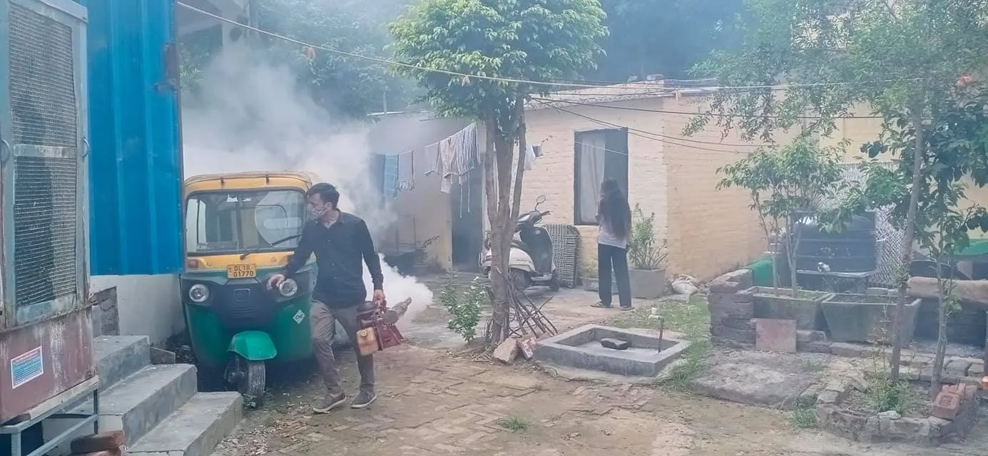 सनलाईट कॉलोनी – 1 के बाला साहेब गुरुद्वारा क्षेत्र में एंटी मलेरिया फॉगिंग — तस्वीर 7 में से 17