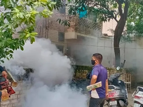 सनलाईट कॉलोनी – 1 के बाला साहेब गुरुद्वारा क्षेत्र में एंटी मलेरिया फॉगिंग — 8