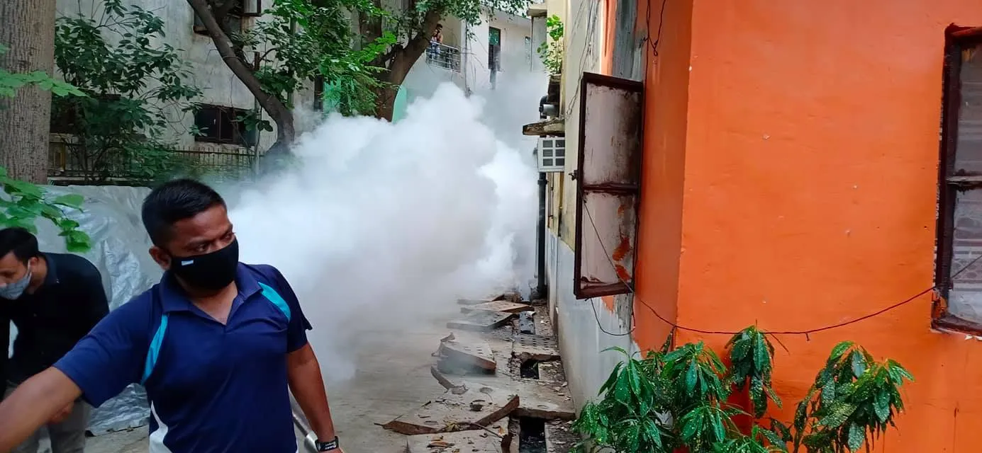 सनलाईट कॉलोनी – 1 के बाला साहेब गुरुद्वारा क्षेत्र में एंटी मलेरिया फॉगिंग — तस्वीर 12 में से 17