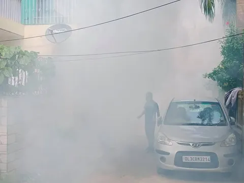 सनलाईट कॉलोनी – 1 के बाला साहेब गुरुद्वारा क्षेत्र में एंटी मलेरिया फॉगिंग — 14