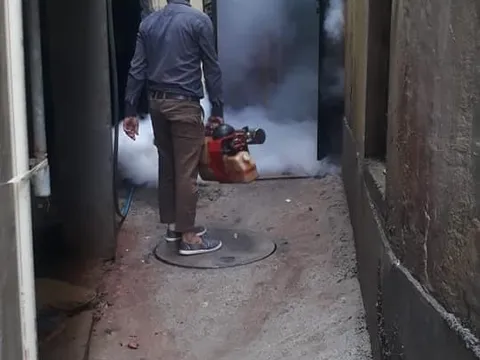 सराय काले खां चौपाल और हरिजन बस्ती में एंटी मलेरिया फॉगिंग