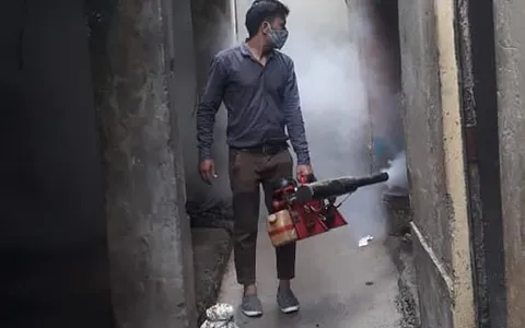 सराय काले खां चौपाल और हरिजन बस्ती में एंटी मलेरिया फॉगिंग