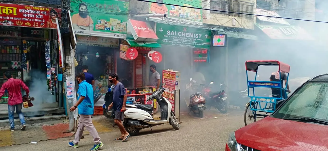 भगवान नगर व मनोकामना मंदिर क्षेत्र में एंटी मलेरिया फॉगिंग — तस्वीर 8 में से 10