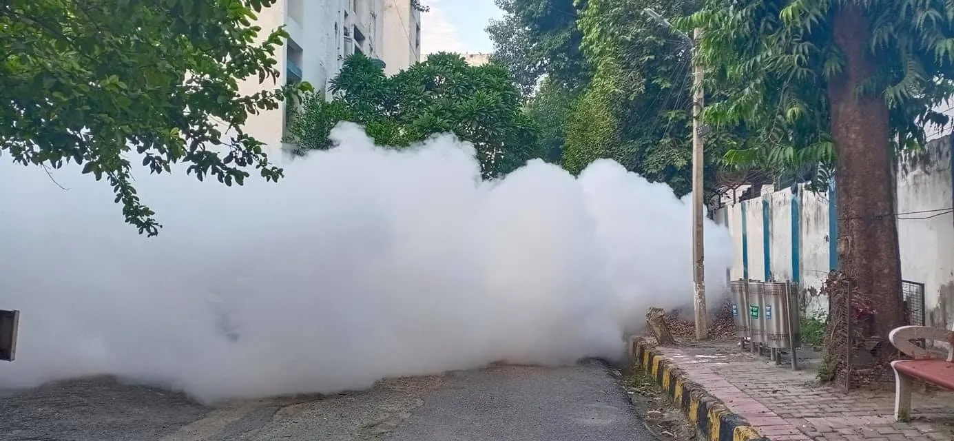किलोकरी गांव वैष्णव मंदिर, दिल्ली विद्युत कॉलोनी व ITI कॉलोनी में एंटी मलेरिया फॉगिंग — तस्वीर 6 में से 17