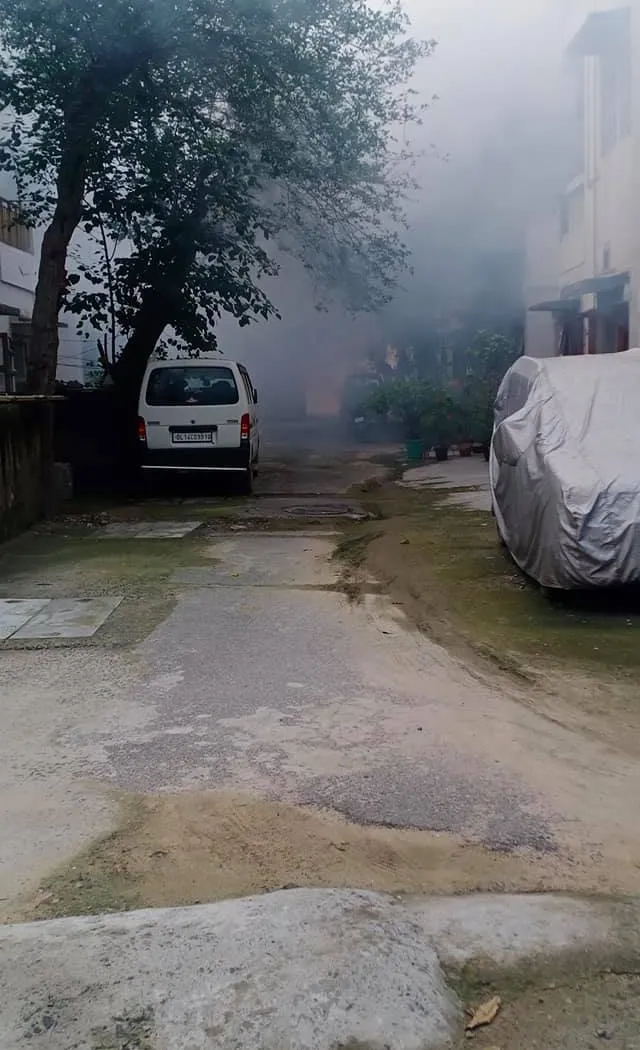 किलोकरी गांव वैष्णव मंदिर, दिल्ली विद्युत कॉलोनी व ITI कॉलोनी में एंटी मलेरिया फॉगिंग — तस्वीर 7 में से 17