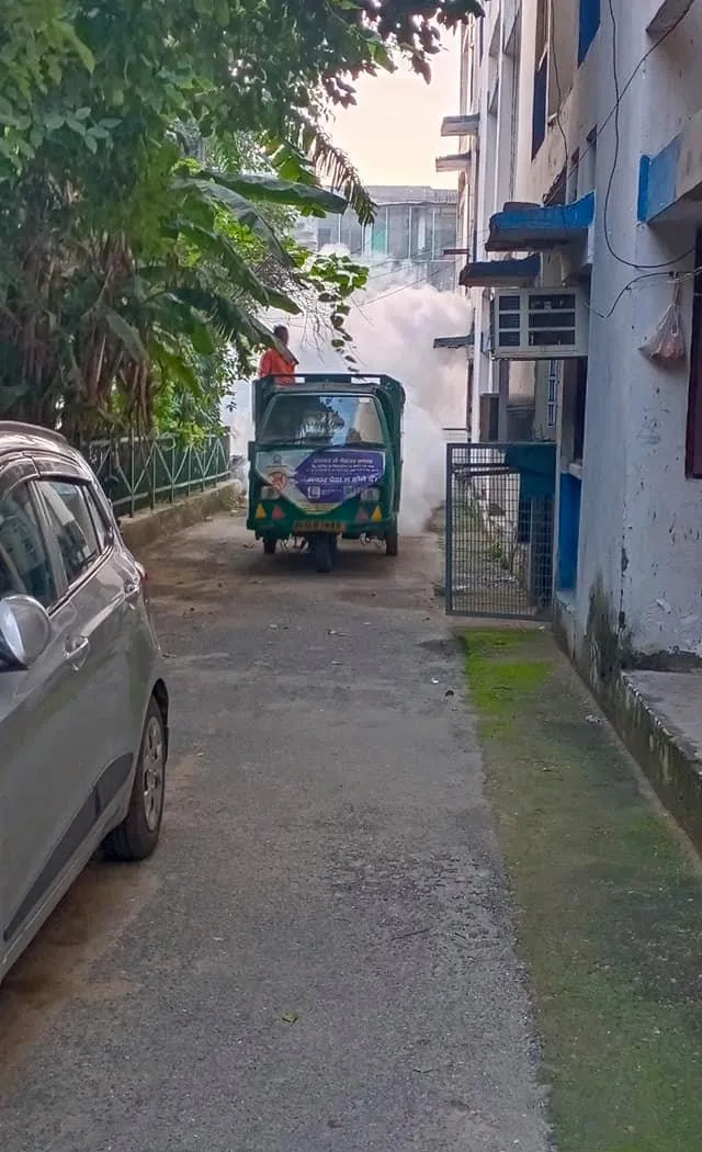 किलोकरी गांव वैष्णव मंदिर, दिल्ली विद्युत कॉलोनी व ITI कॉलोनी में एंटी मलेरिया फॉगिंग — तस्वीर 9 में से 17